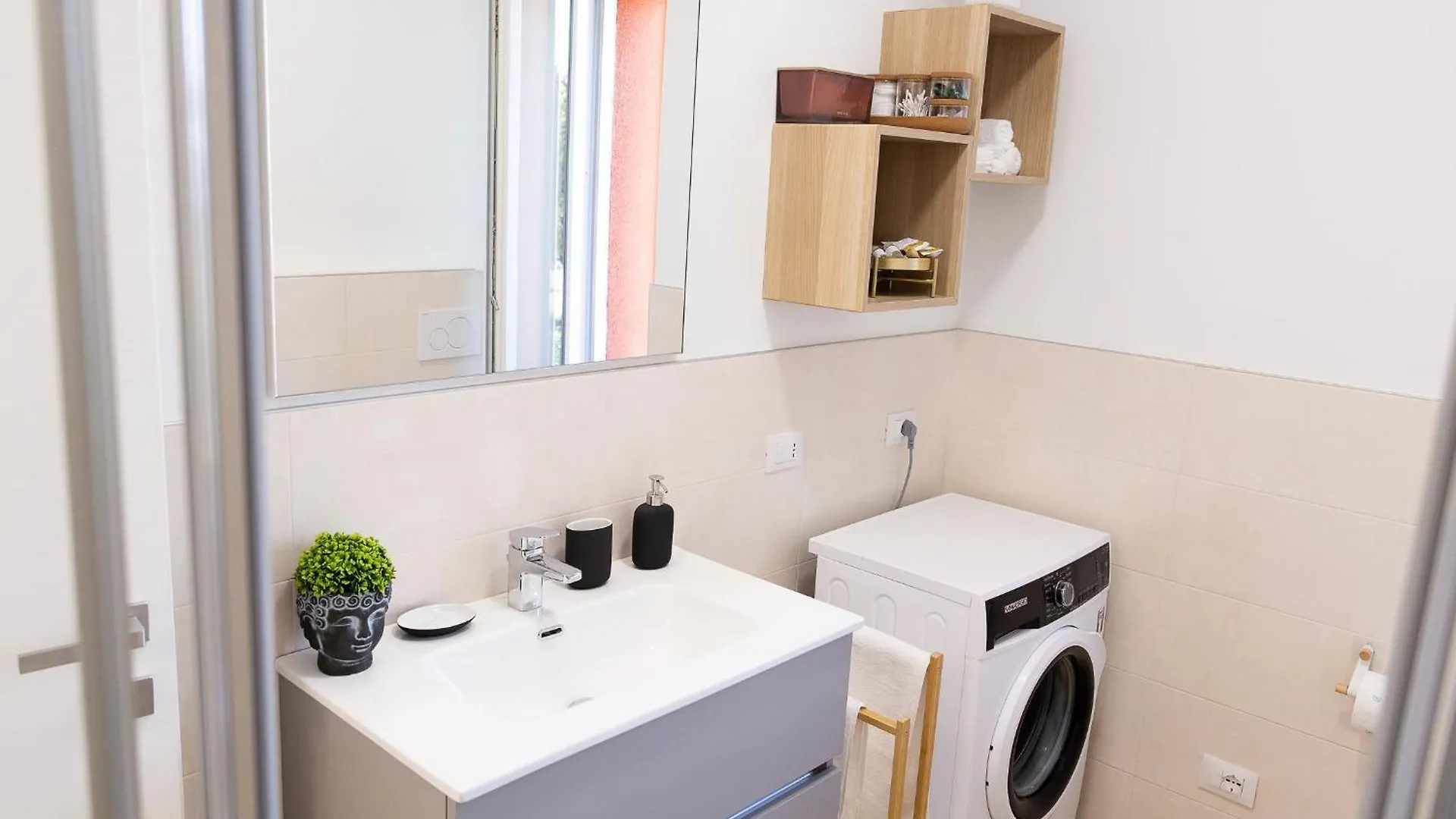 Apartment Vrenozi Home Piacenza