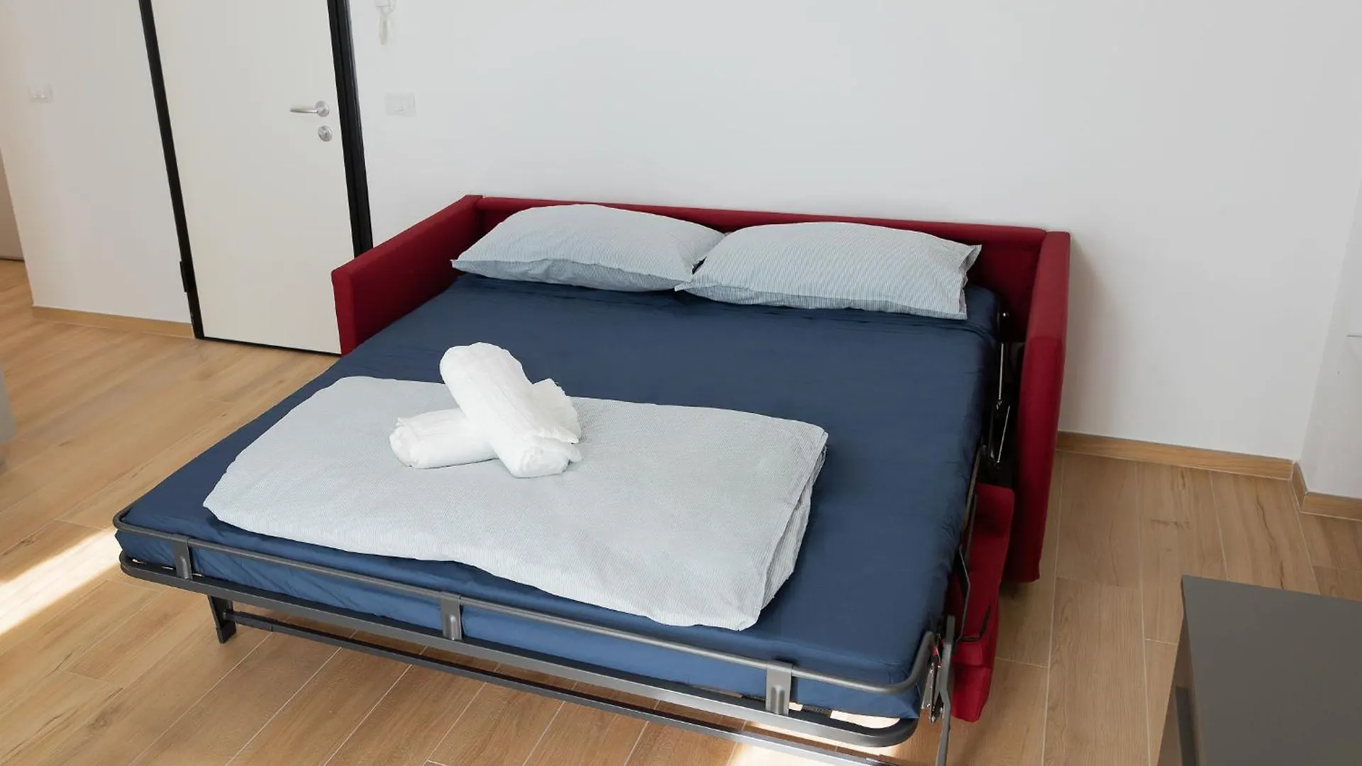 Apartment Vrenozi Home Piacenza